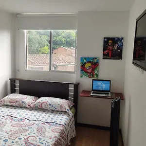 Habitacion En Apartamento Familiar Apartamento Medellín